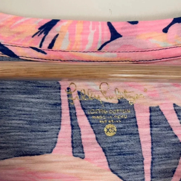 Lilly Pulitzer Ida V Neck T-Shirt in Gimme Some Leg Flamingo Size XS - Picture 3 of 6